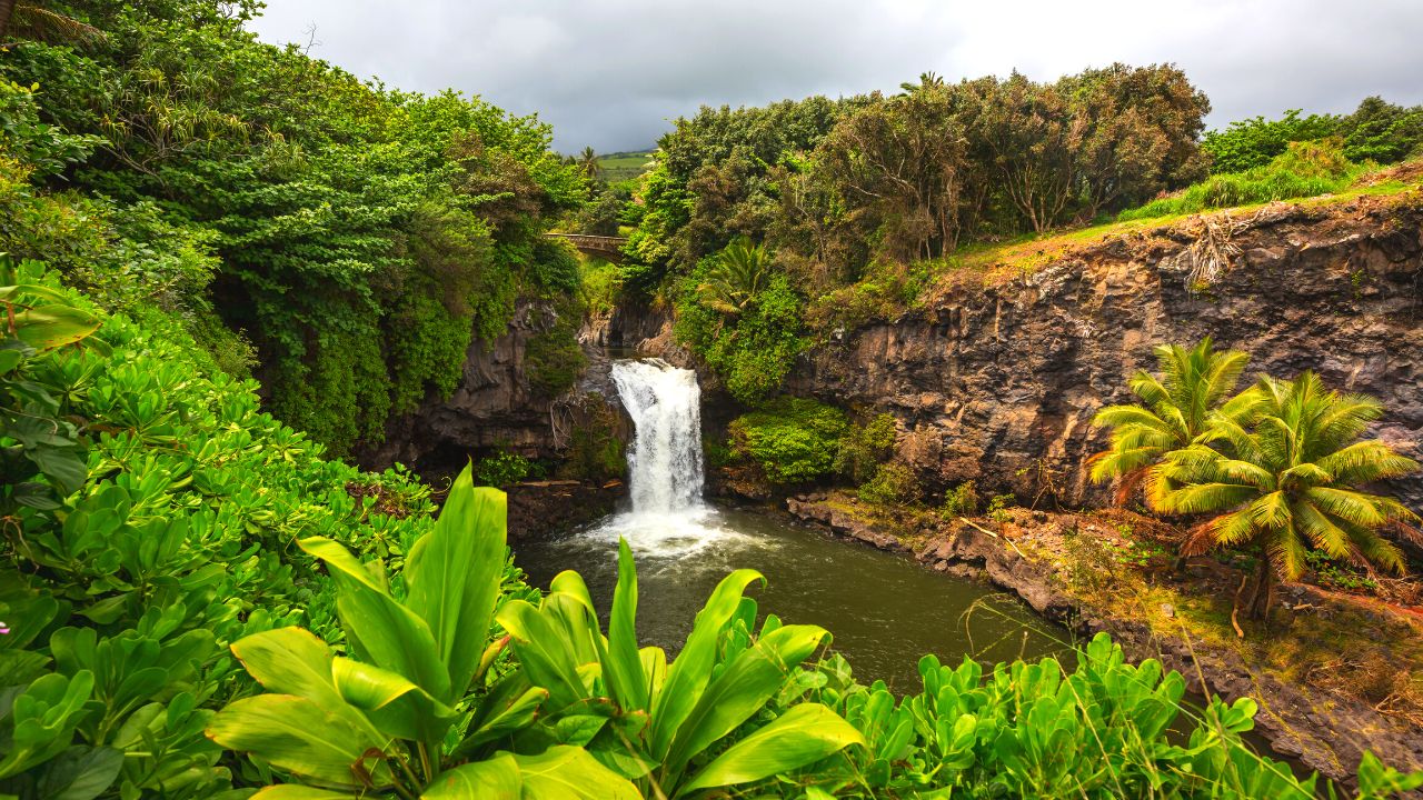 Breathtaking-Waterfalls-In-Hawaii