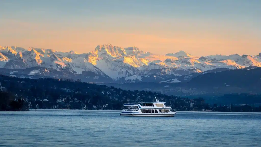 Cruise-Tour-At-Zurich-Lake