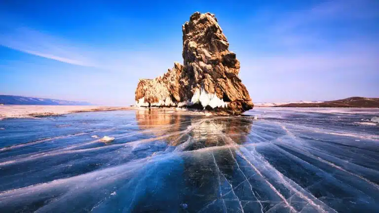 Frozen-Lakes-Around-The-World